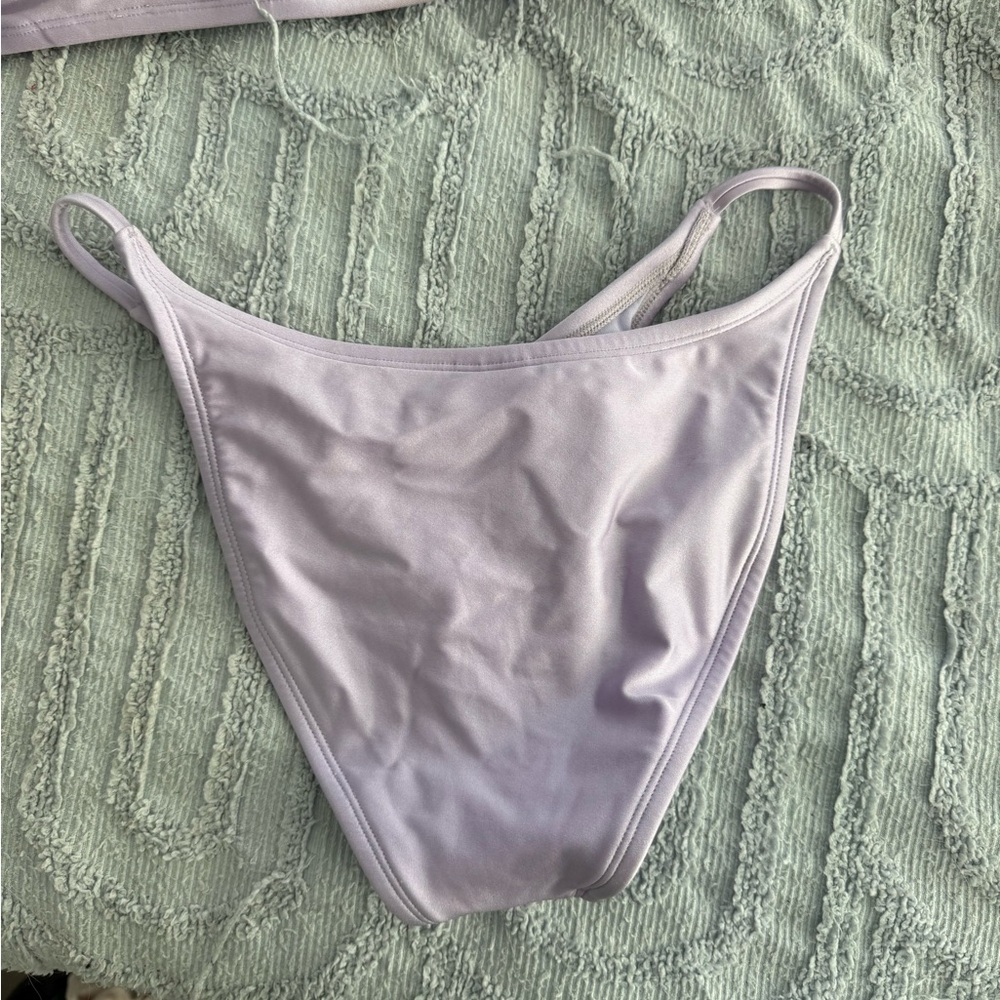 Bikini - Picture 3 of 5